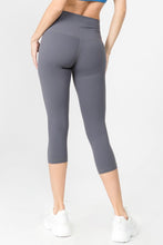 Load image into Gallery viewer, Women&#39;s Buttery Soft Capri Activewear Leggings
